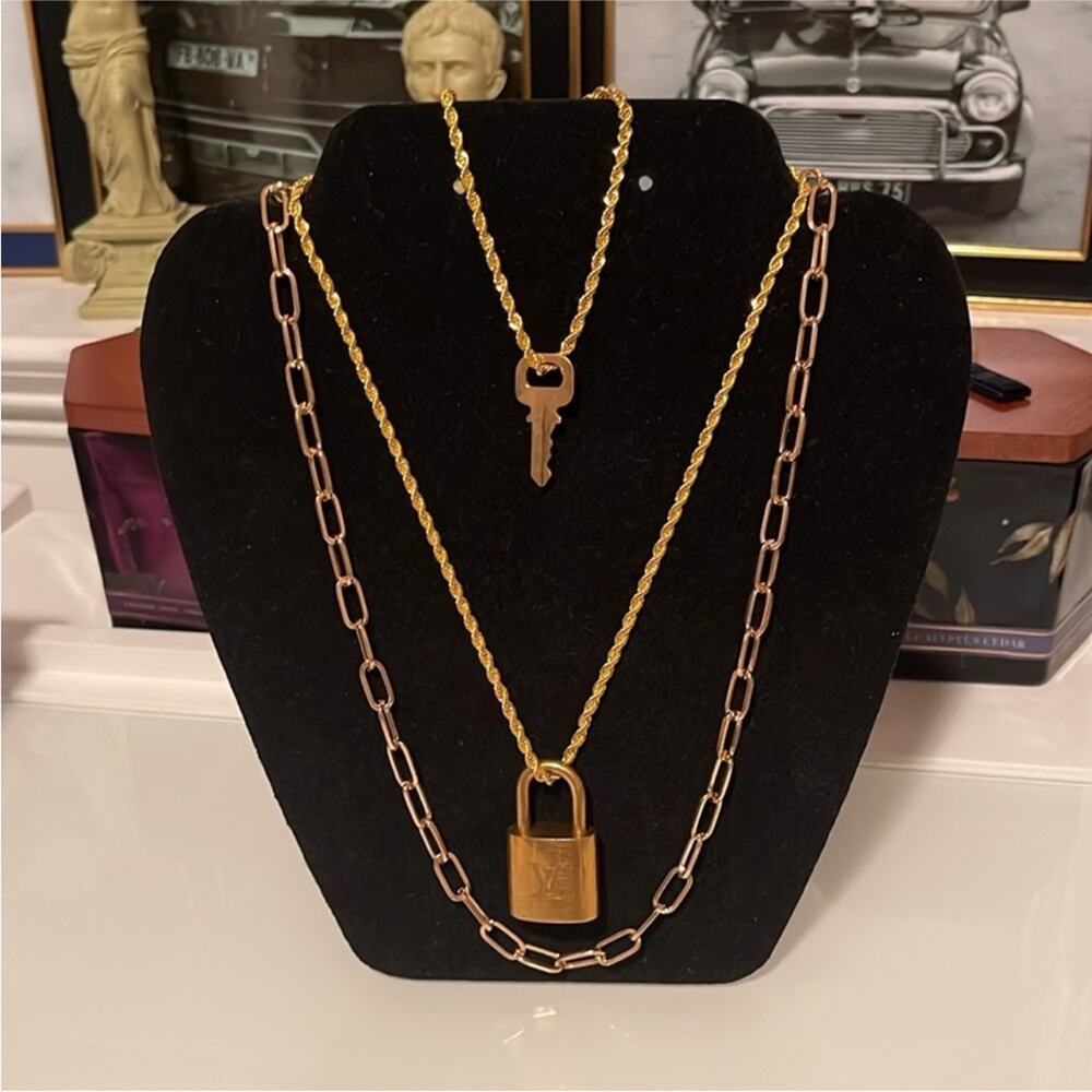 Authentic LV lock and key #315 with necklace set & extra chain